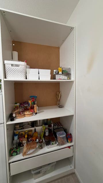 Twee gratis kledingkasten - 240 cm hoog, 100 cm breed