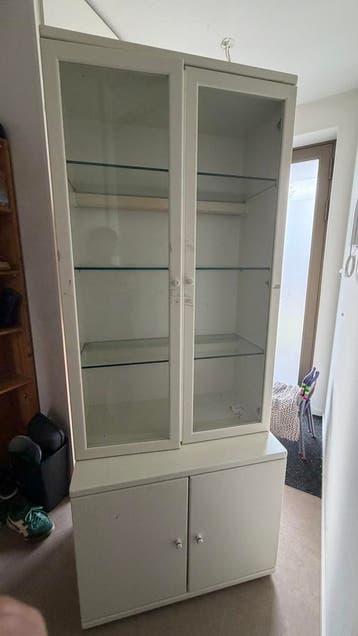 Gratis Boekenplank / Vitrinekast met Glazen Planken