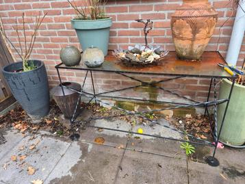 Metalen console tafel met glazen blad moet nu weg