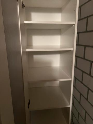 Smalle hoge kast met 6 planken