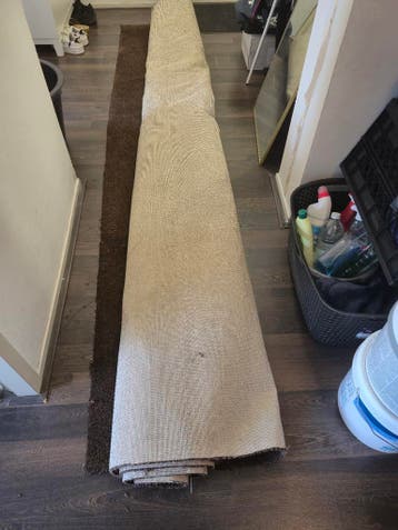 3x5m2 Tapijt bruin 35 meter met ondervloer.