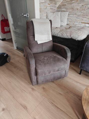 Bruine/taupe elektrische stoel JYSK