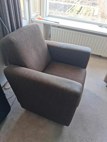 Bruine stoffen stoel