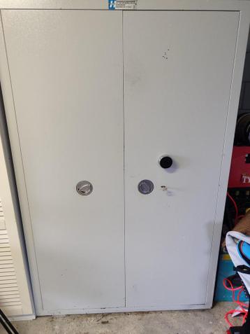 Grote, zware kluis - gratis af te halen