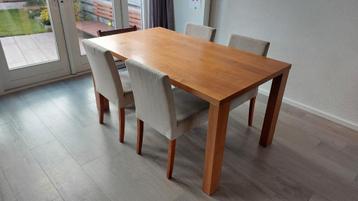 Noten fineer eettafel, 4 stoelen, dressoir, wandkast.