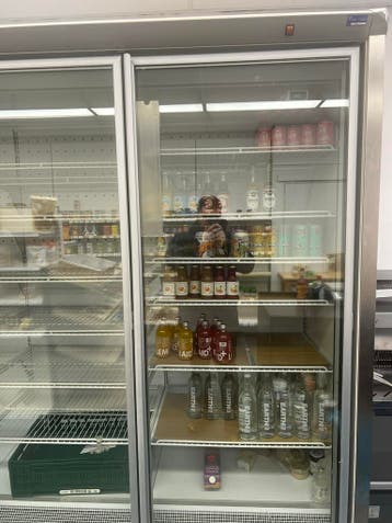 Grote supermarktkoelkast (bijna nieuw) – GRATIS af te halen