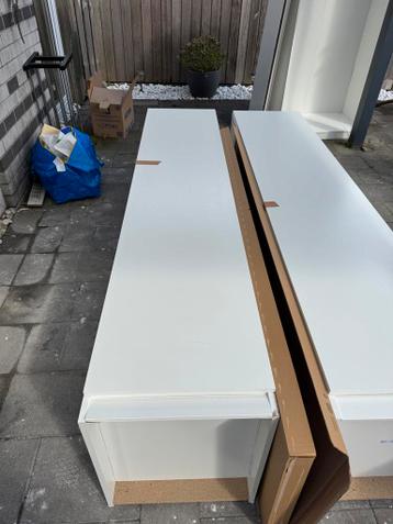 3 witte Pax kasten, 2 met deuren