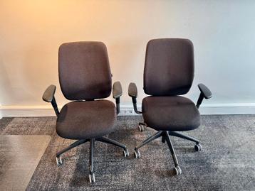 Drie bureaustoelen