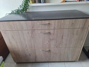 Ladekast met stenen blad - onafgewerkte zijkant