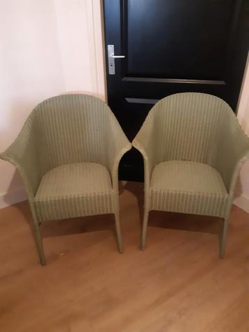 2 Lichtgroene rotan stoelen, izgs. GRATIS!!!