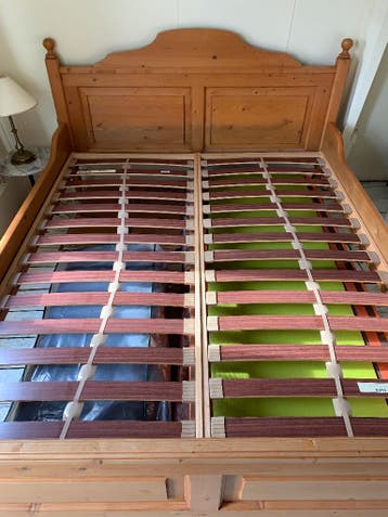 Tweepersoonsbed met lattenbodem