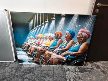 Douchende dames - Foto op Canvas (120x90 cm)