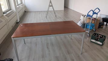 Gratis uitschuifbare eettafel, leuk voor gezin of etentjes