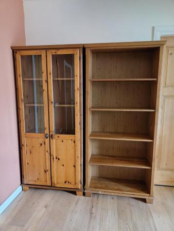 GRATIS! twee houten boekenkasten