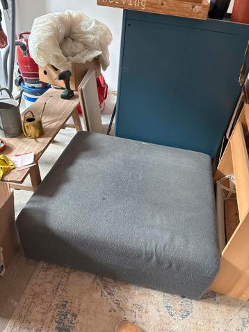 Gebruikte poef 93 x 102 cm