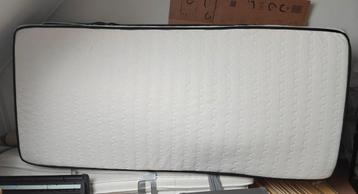 Twee matrassen - hardheid: 1x medium en 1x hard - 90x200 cm