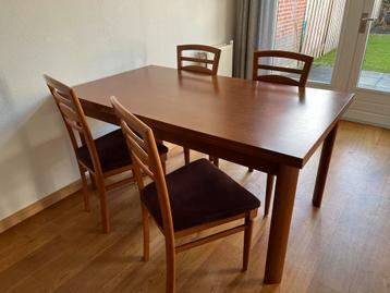 Uitschuifbare eettafel kersenhout met paarse zittingen