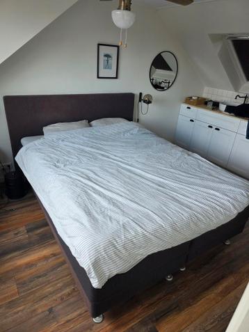 Bed 2.10 bij 1.60 m gratis af te halen