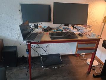 Bureau met stoel - Gratis af te halen