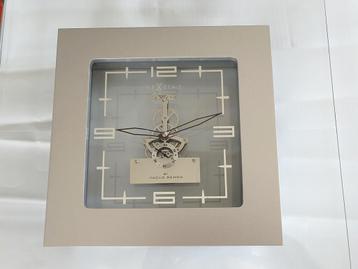 Moderne klok vierkant model