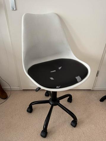 Gebruikte bureaustoel met gebruikssporen