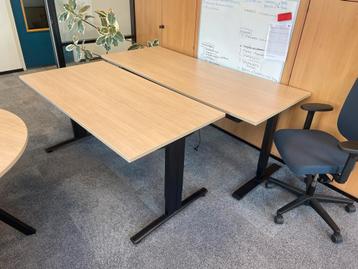 Twee nette bureaus deze week gratis afhalen