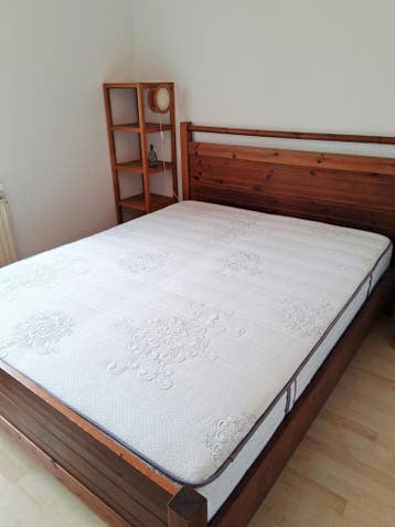 Gratis Houten tweepersoonsbed 160x200cm