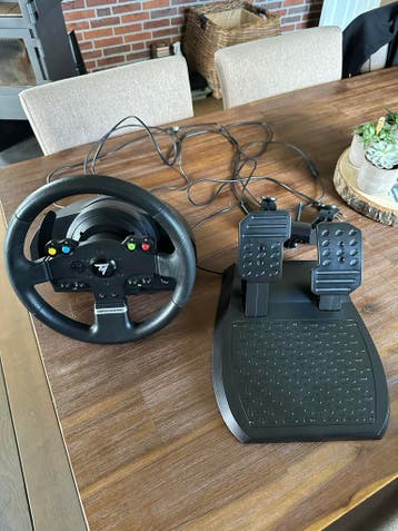 Thrustmaster TMX racestuur met pedalen