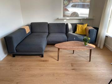 Gratis: Grijze hoekbank