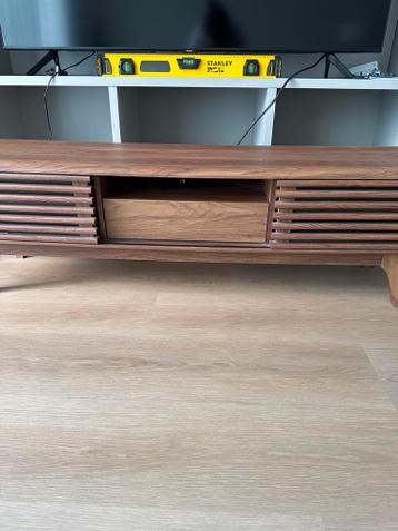 Gratis af te halen: Walnoot TV-meubel