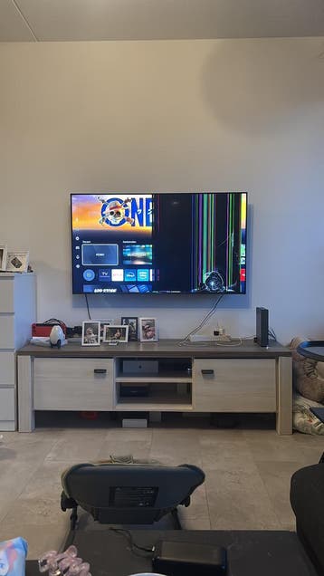 Hicence TV met barst 55 inch