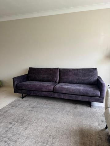 Donkerpaarse bank