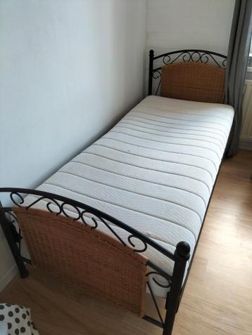 Mooie 1 persoonsbed met auping matras