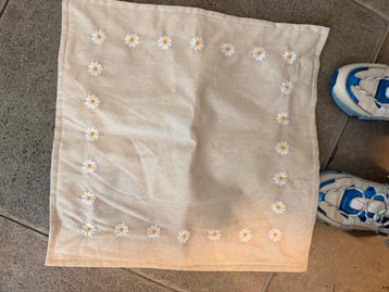 Kussenhoesje met madeliefjes