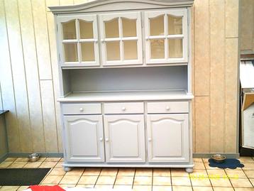 Gratis 3 deurs kast af te halen.