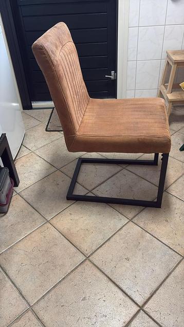 Gratis 6 Eetkamer stoelen