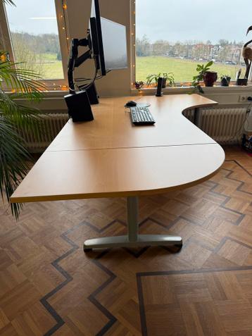 Hoekbureau met verstelbare stoelen