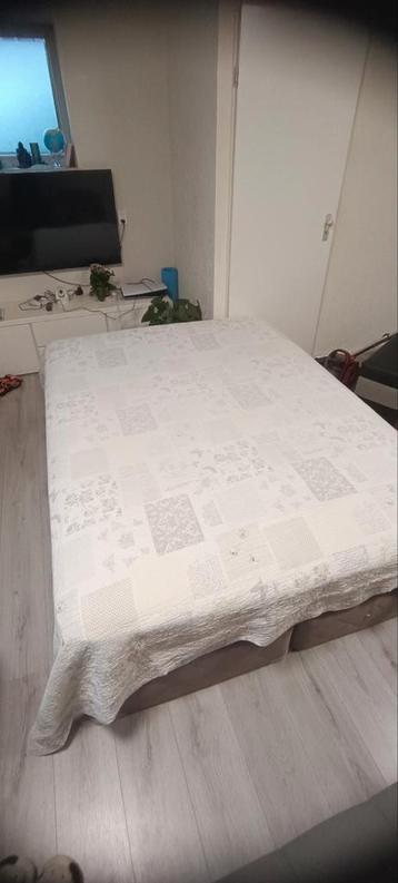 Gratis.Boxspring met matras 160x200 - 53 cm totaal