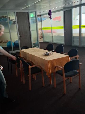 3 kleinere houten eetkamertafels