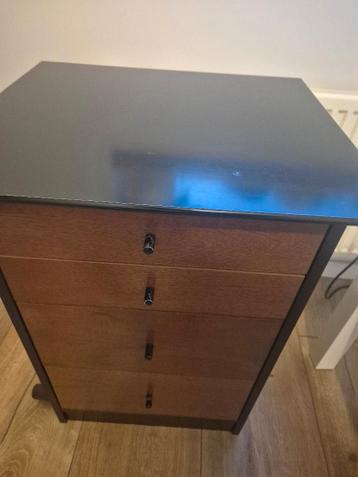 Ladekast / Nachtkastje Gratis