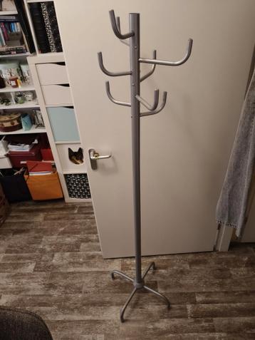 Grijze staande kapstok met 8 haken