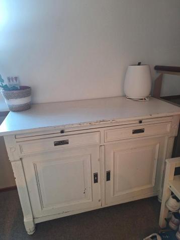 Stevige kast, gratis af te halen