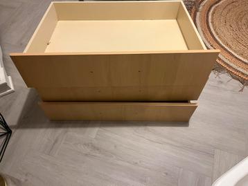 3 lades met geleiders