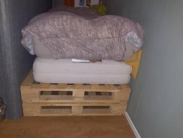 2 pallets 90x200 met of zonder matrassen 80x200