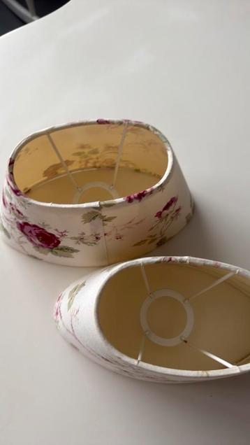 Lampenkapjes en draad mand