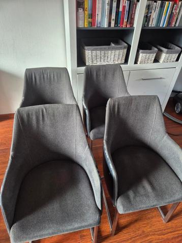 Eetkamerstoelen 4 stuks xooon GRATIS