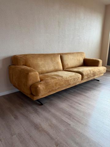 Okerkleurige 3-zits bank in prima staat