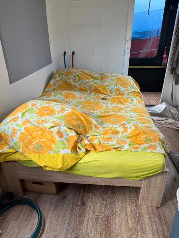 140x200 bed + matras en beddengoed – gratis af te halen