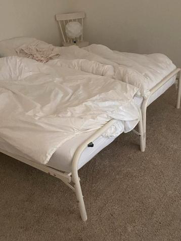 Bed met onderschuifbed , 2x 1 persoons