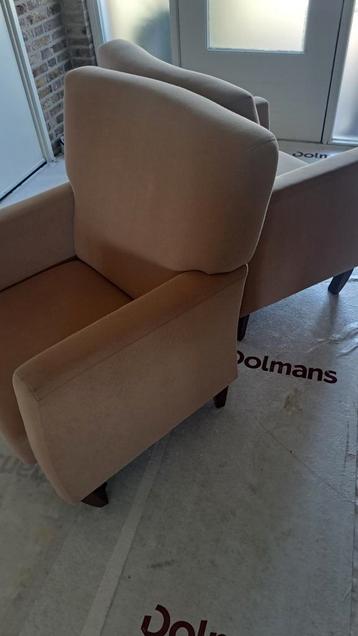 2 gele fauteuils gratis op te halen